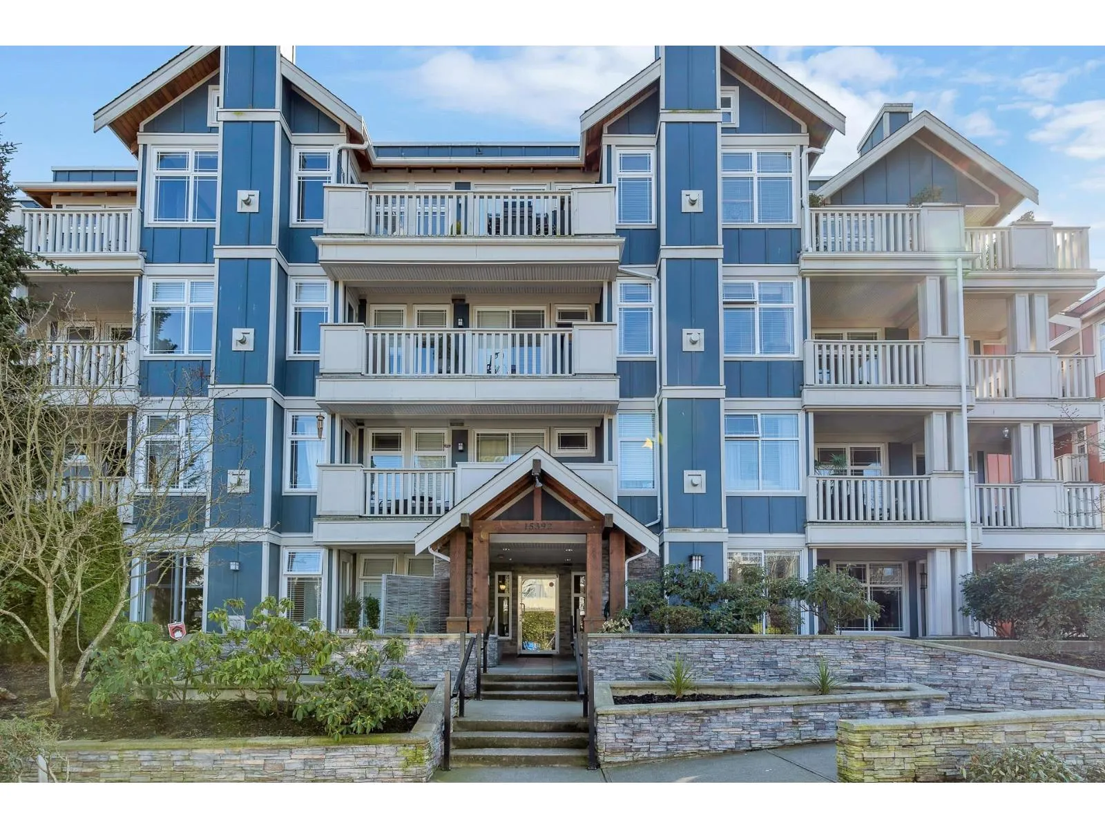 Apartment for rent: 203 15392 16a Avenue, Surrey, British Columbia V4A 1S9