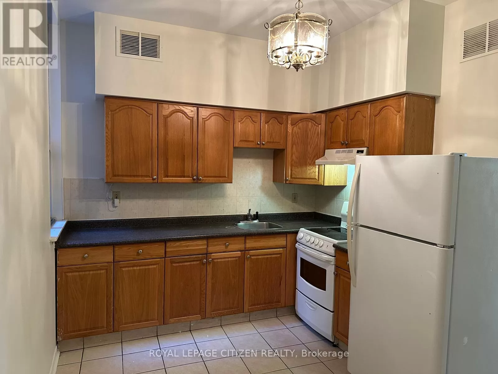 Residential Commercial Mix for rent: 203 - 1864 Danforth Avenue, Toronto, Ontario M4C 1J4