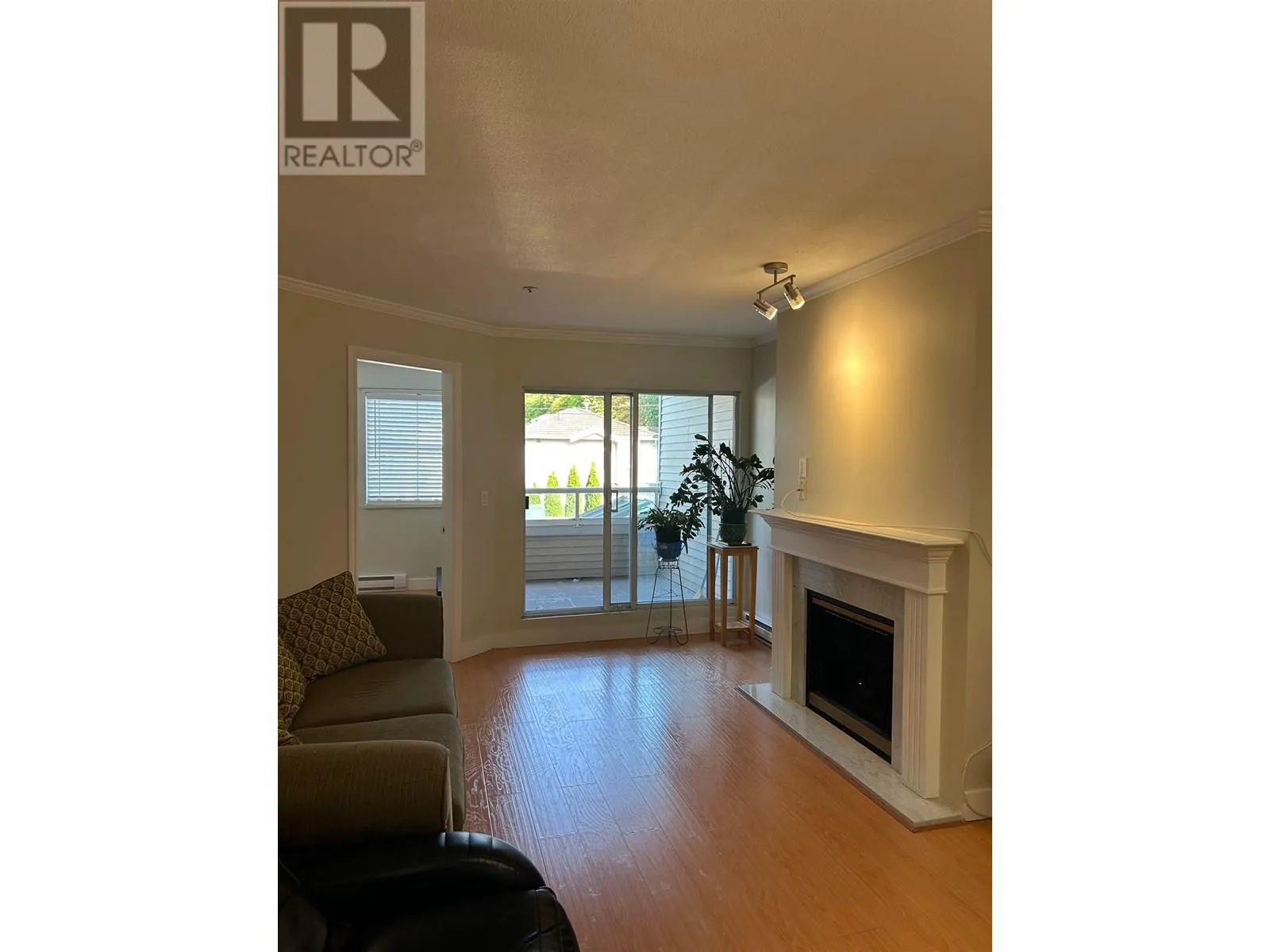 Apartment for rent: 203 1958 E 47th Avenue, Vancouver, British Columbia V5P 3X5