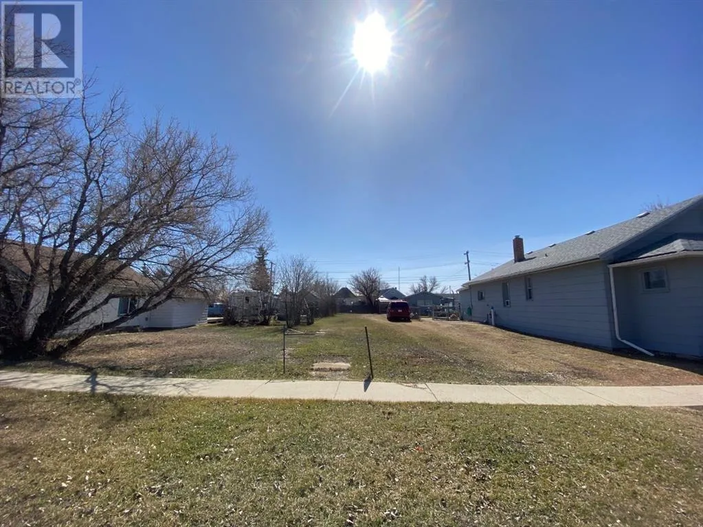 203 2 Avenue E, Hanna, Alberta T0J 1P0