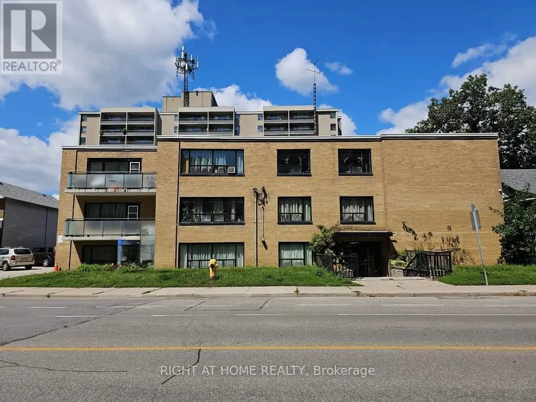Other for rent: 203 - 20 Cosburn Avenue, Toronto, Ontario M4K 2E7