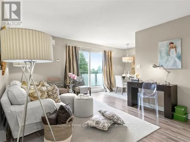 Other for rent: 203 - 200 Charlton Avenue E, Hamilton, Ontario L8N 1Z1