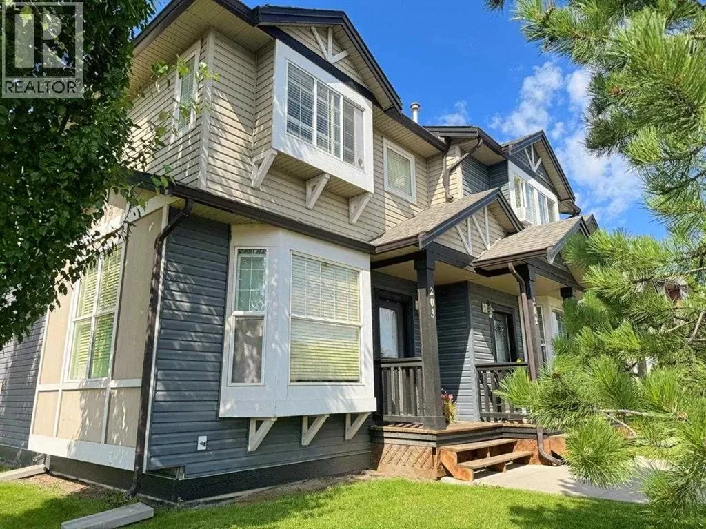 Row / Townhouse for rent: 203, 2066 Luxstone Boulevard Sw, Airdrie, Alberta T4B 0L1