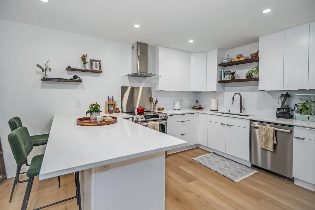 Apartment for rent: 203 2700 Mccallum Road, Abbotsford, British Columbia V2S 6X9