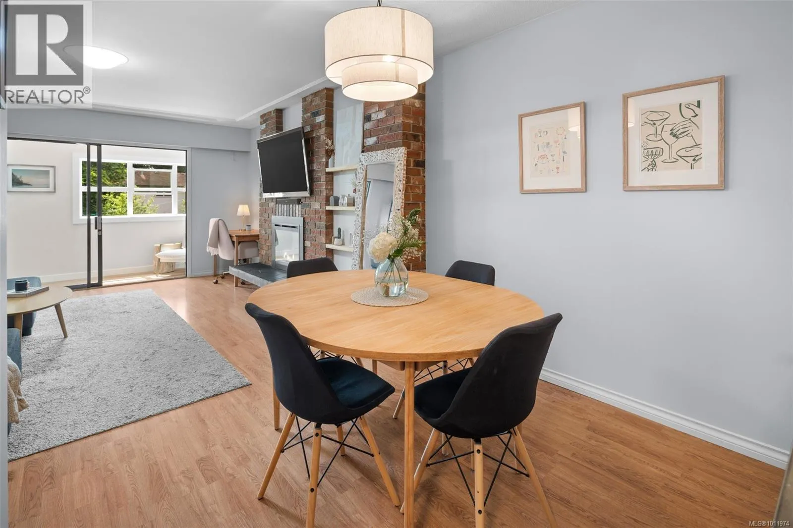 Apartment for rent: 203 3244 Seaton St, Saanich, British Columbia V8Z 3V7