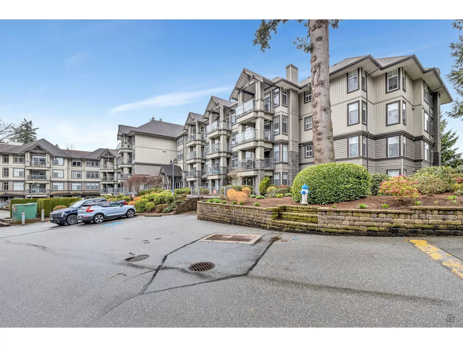 Apartment for rent: 203 33318 E Bourquin Crescent, Abbotsford, British Columbia V2S 0A6