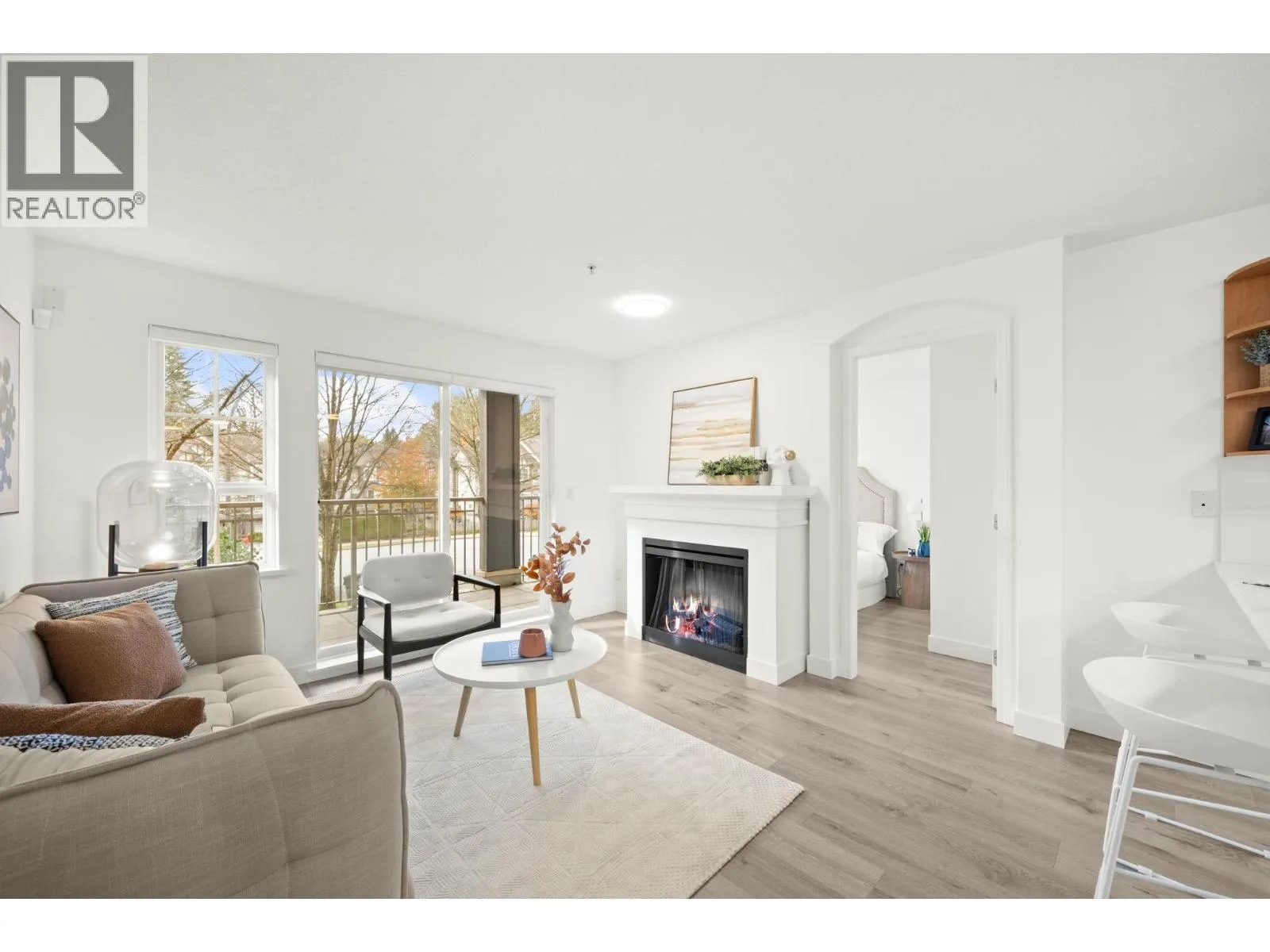 Apartment for rent: 203 3388 Morrey Court, Burnaby, British Columbia V3J 7Y5