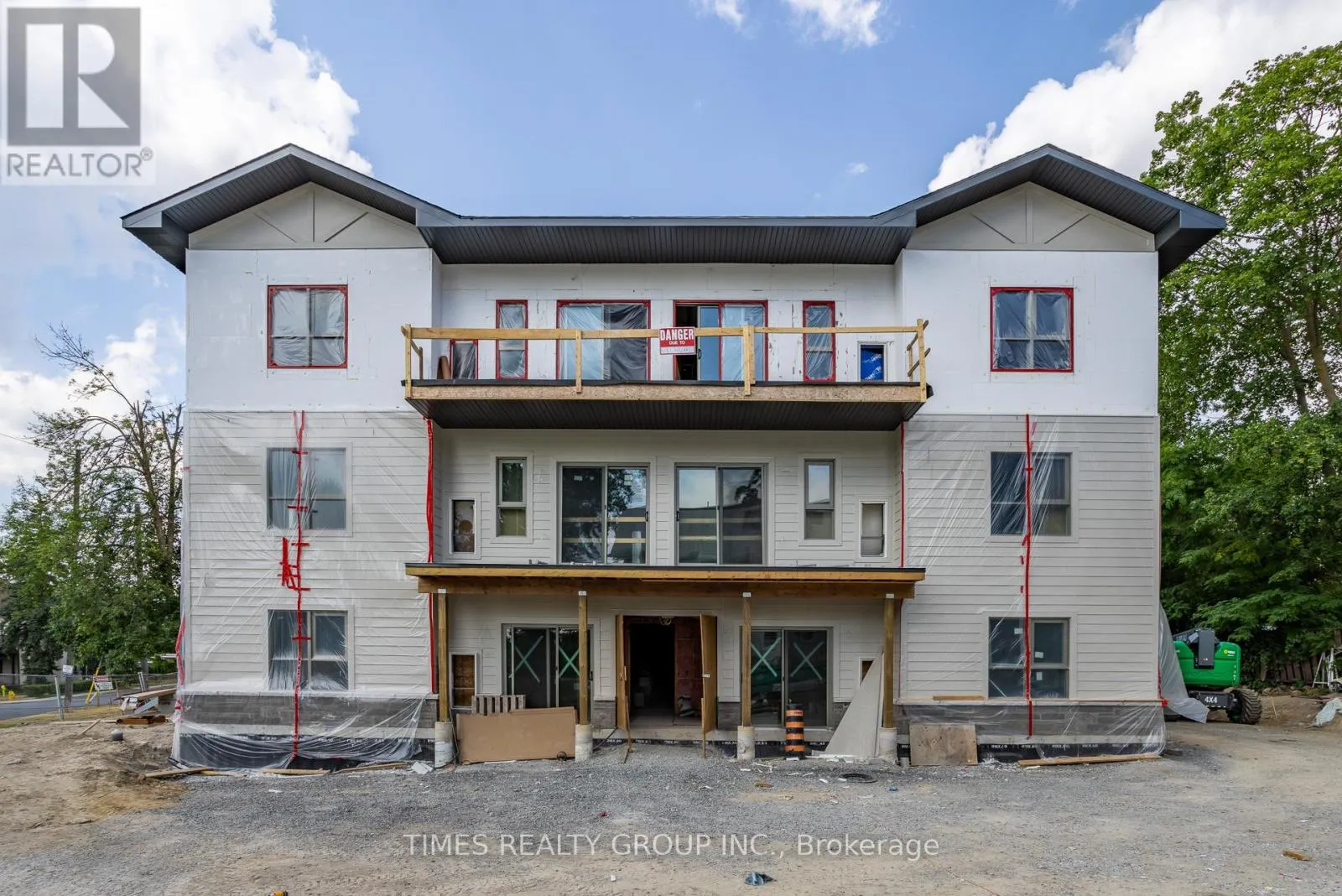 Apartment for rent: 203 - 369 Hunter Street W, Peterborough, Ontario K9H 2M5