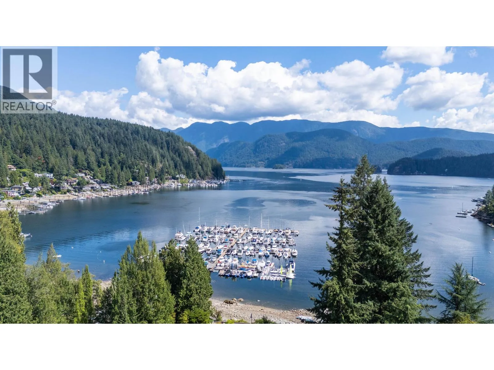 Apartment for rent: 203 4323 Gallant Avenue, North Vancouver, British Columbia V7G 2C1