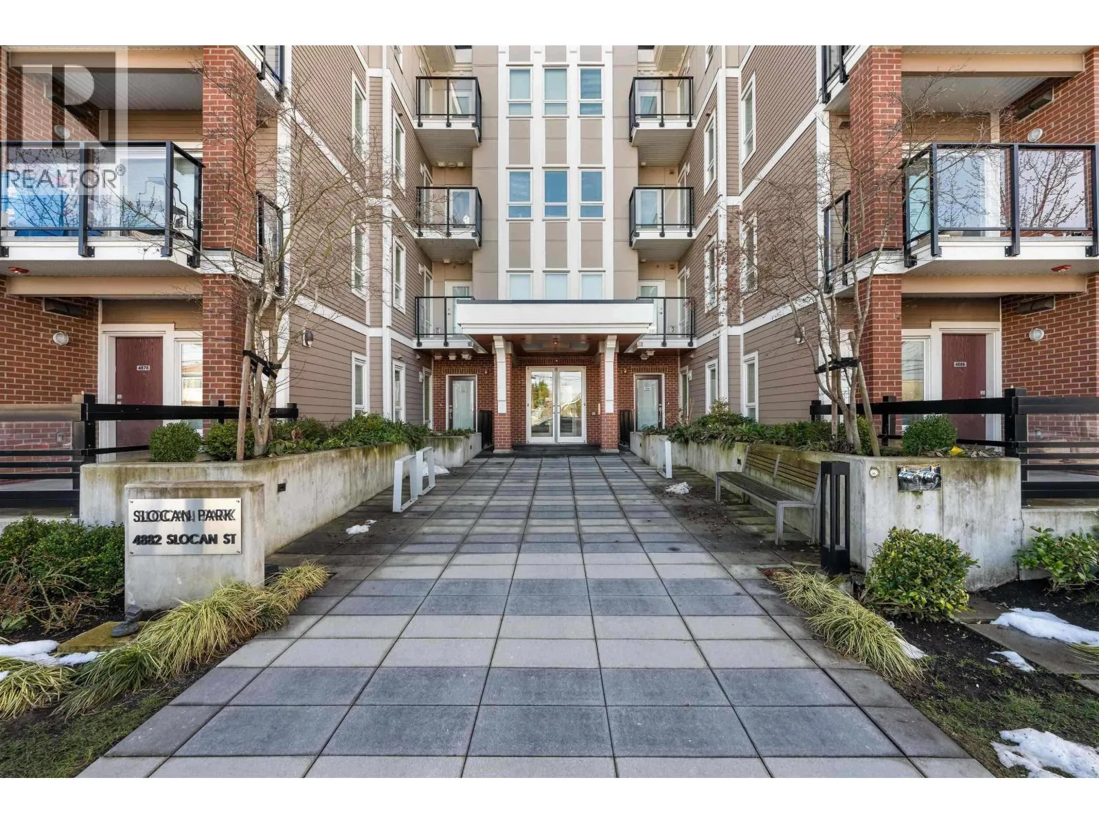 Apartment for rent: 203 4882 Slocan Street, Vancouver, British Columbia V5R 2A3