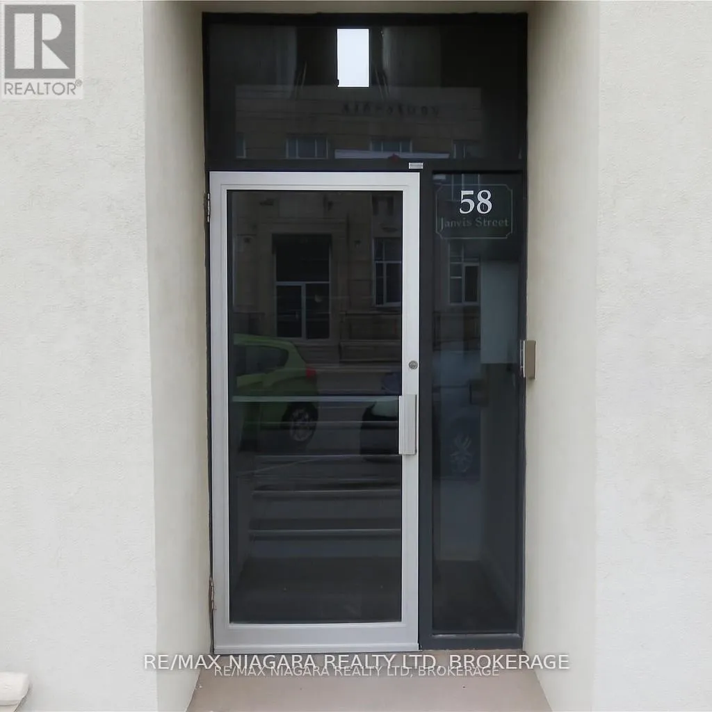 Apartment for rent: 203 - 58 Jarvis Street, Fort Erie, Ontario L2A 2S4