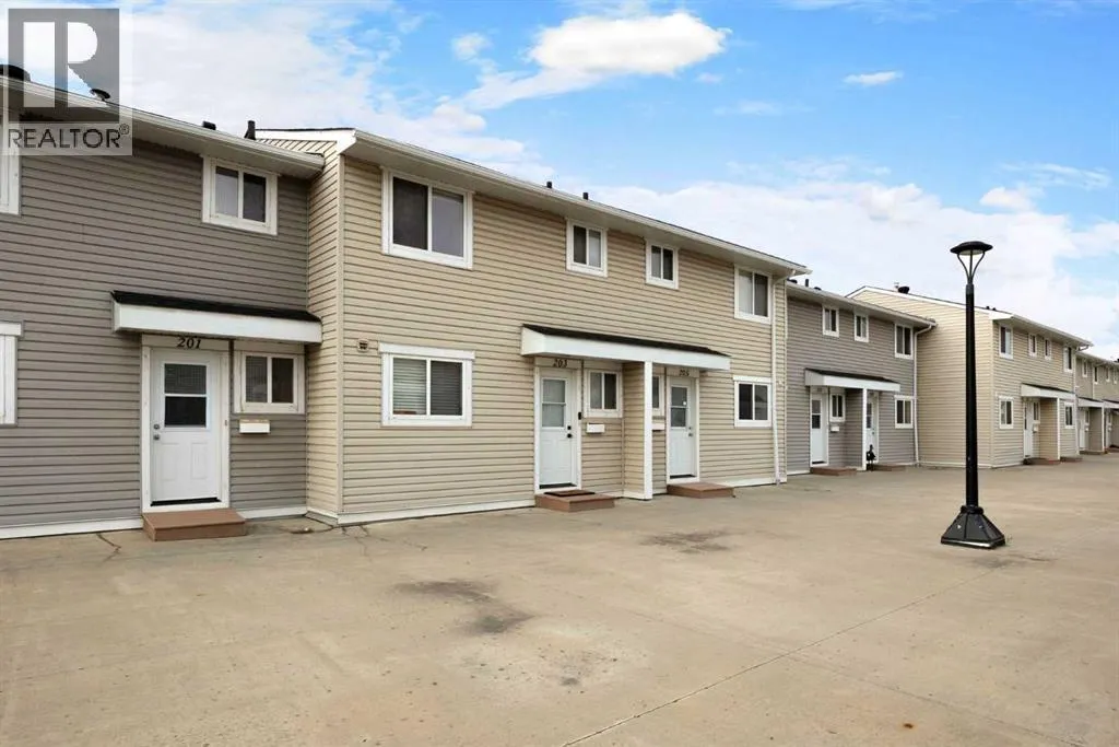 Row / Townhouse for rent: 203, 600 Signal Road, Fort McMurray, Alberta T9H 3Z4