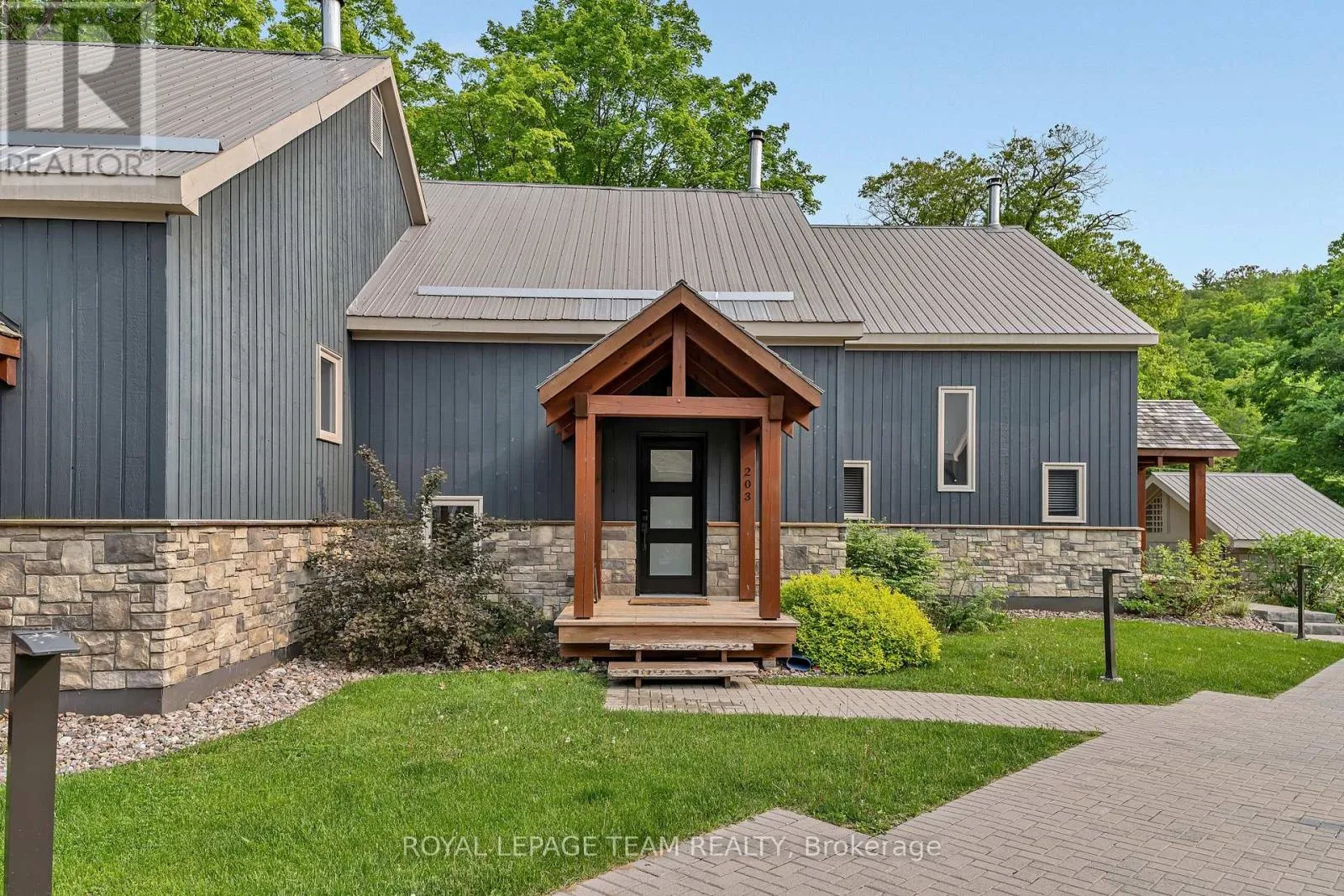 Row / Townhouse for rent: 203 - 65 Mary Joanne Drive, Greater Madawaska, Ontario K0J 1H0