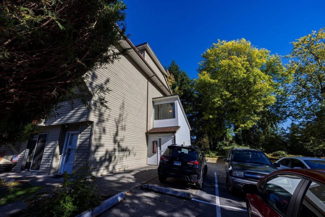 Apartment for rent: 203 7144 133b Street, Surrey, British Columbia V3W 8A4