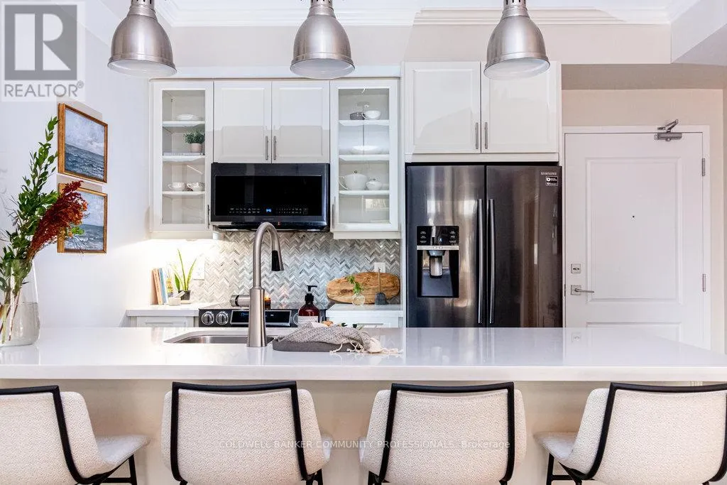 Apartment for rent: 203 - 81 Robinson Street, Hamilton, Ontario L8P 0C2