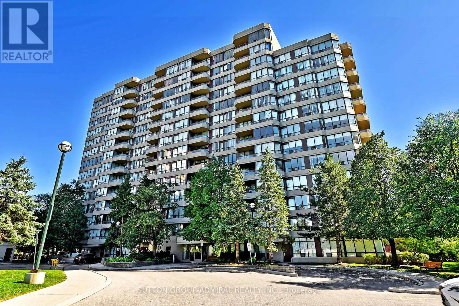 Apartment for rent: 203 - 91 Townsgate Drive, Vaughan, Ontario L4J 8E8
