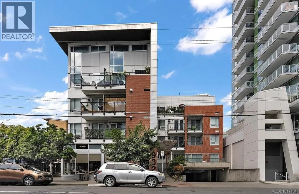 Apartment for rent: 203 932 Johnson St, Victoria, British Columbia V8V 3N4