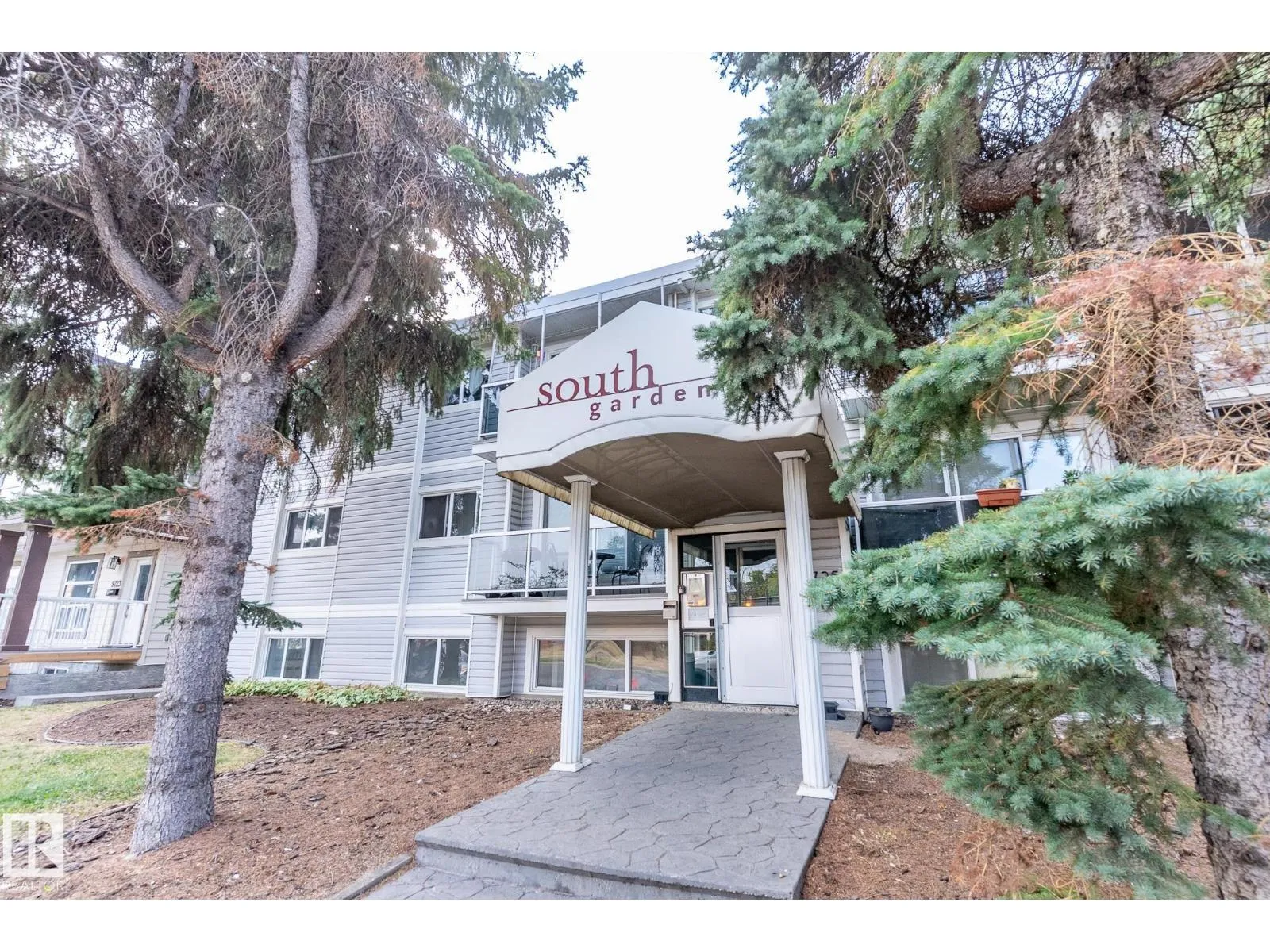 Apartment for rent: #203 9725 82 Av Nw, Edmonton, Alberta T6E 1Y6