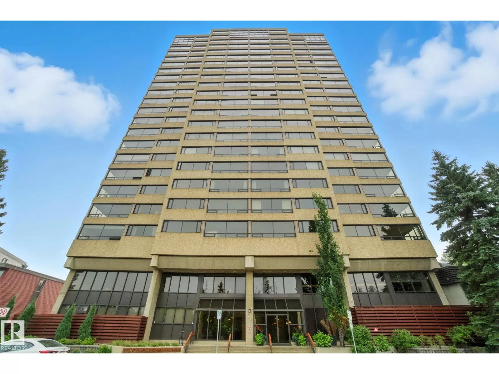 Apartment for rent: #203 9929 Saskatchewan Nw, Edmonton, Alberta T6E 5J9