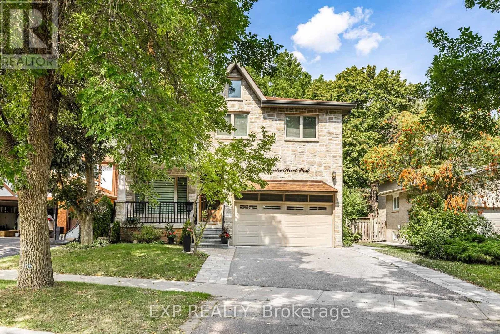 House for rent: 203 Centre Street W, Richmond Hill, Ontario L4C 3P9