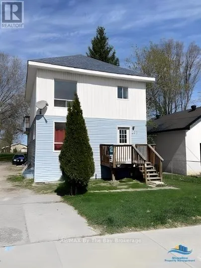 Triplex for rent: 203 George Street, Midland, Ontario L4R 2W3