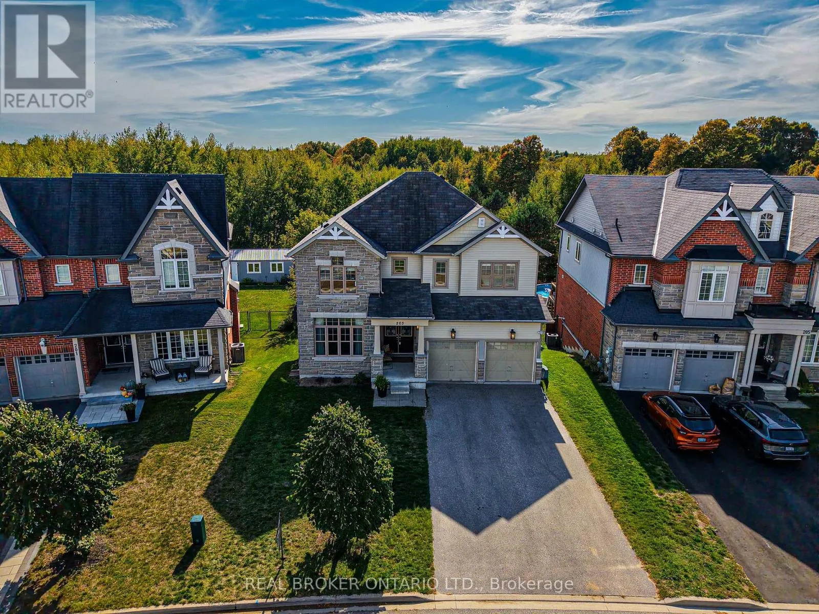 House for rent: 203 Gold Park Gate, Essa, Ontario L3W 0B5