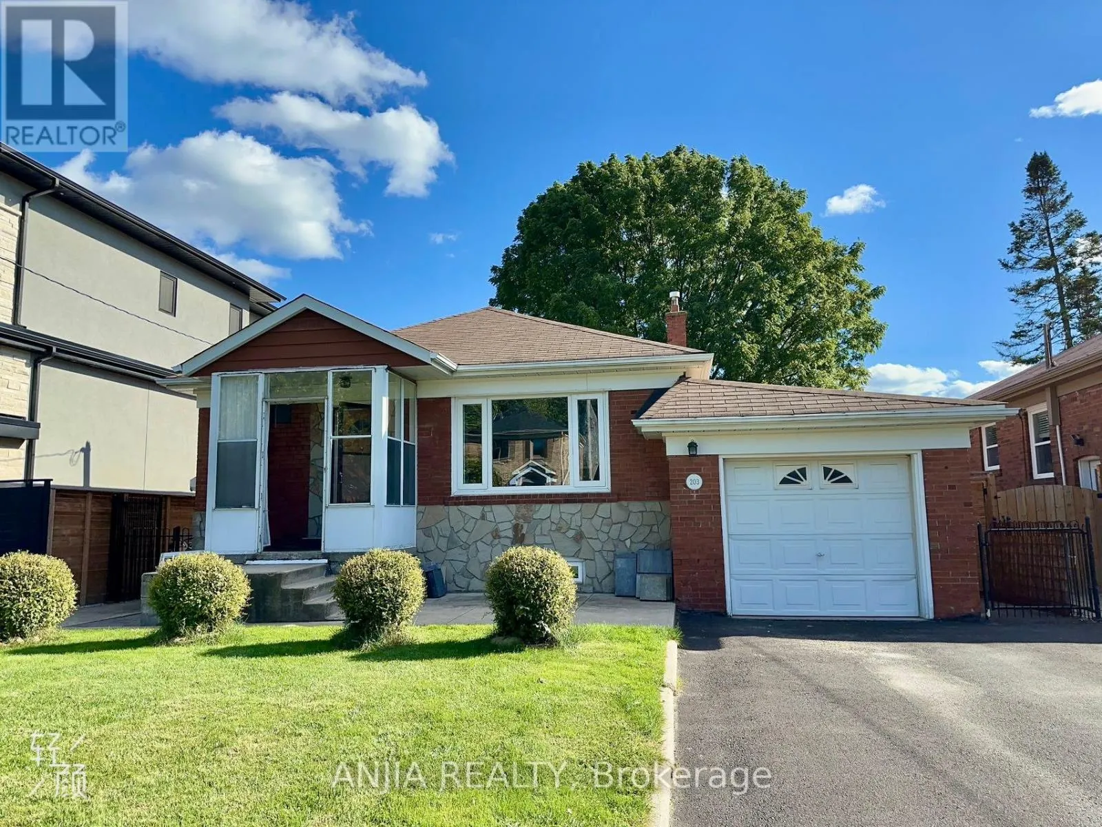 House for rent: 203 Van Dusen Boulevard, Toronto, Ontario M8Z 3H7