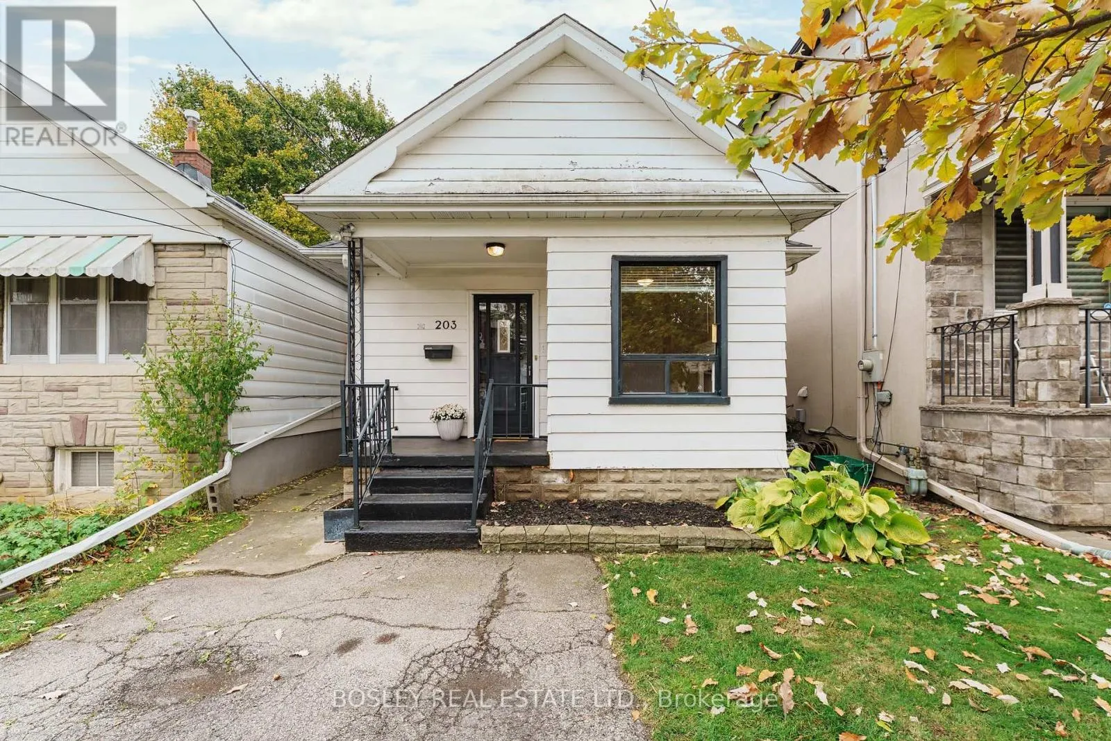 House for rent: 203 Virginia Avenue, Toronto, Ontario M4C 2T6