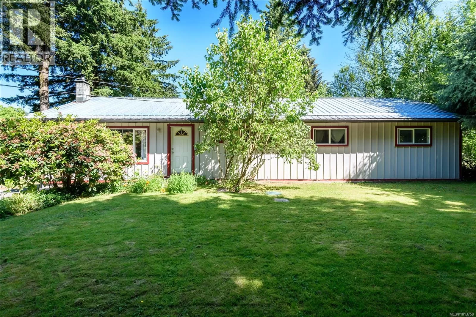 House for rent: 2030 Black Creek Rd, Black Creek, British Columbia V9J 1G5