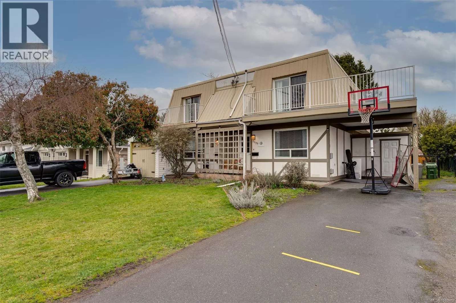 House for rent: 2031/2033 Melville Dr, Sidney, British Columbia V8L 2N2