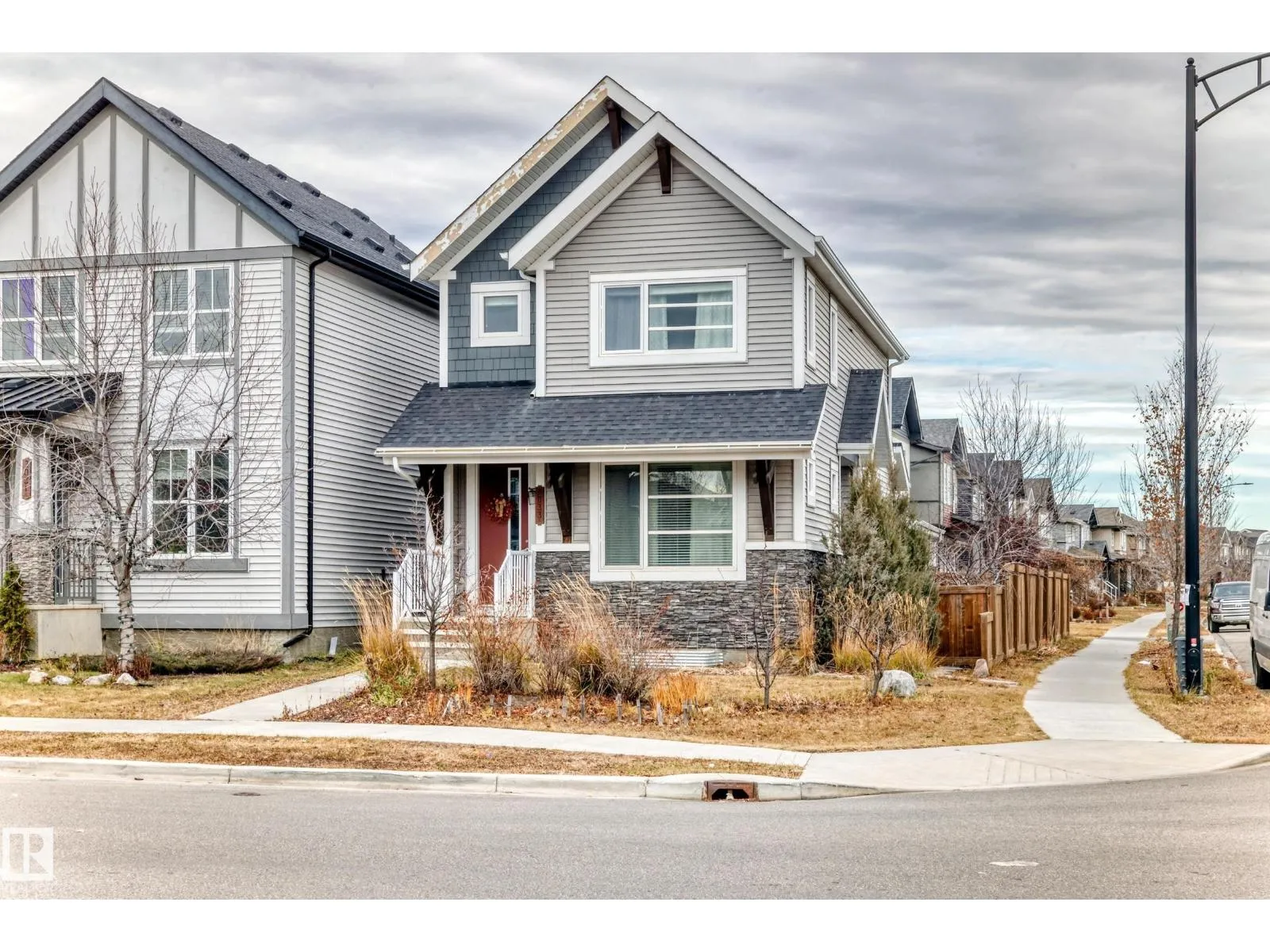 House for rent: 2033 Cavanagh Dr Sw, Edmonton, Alberta T6W 3M7