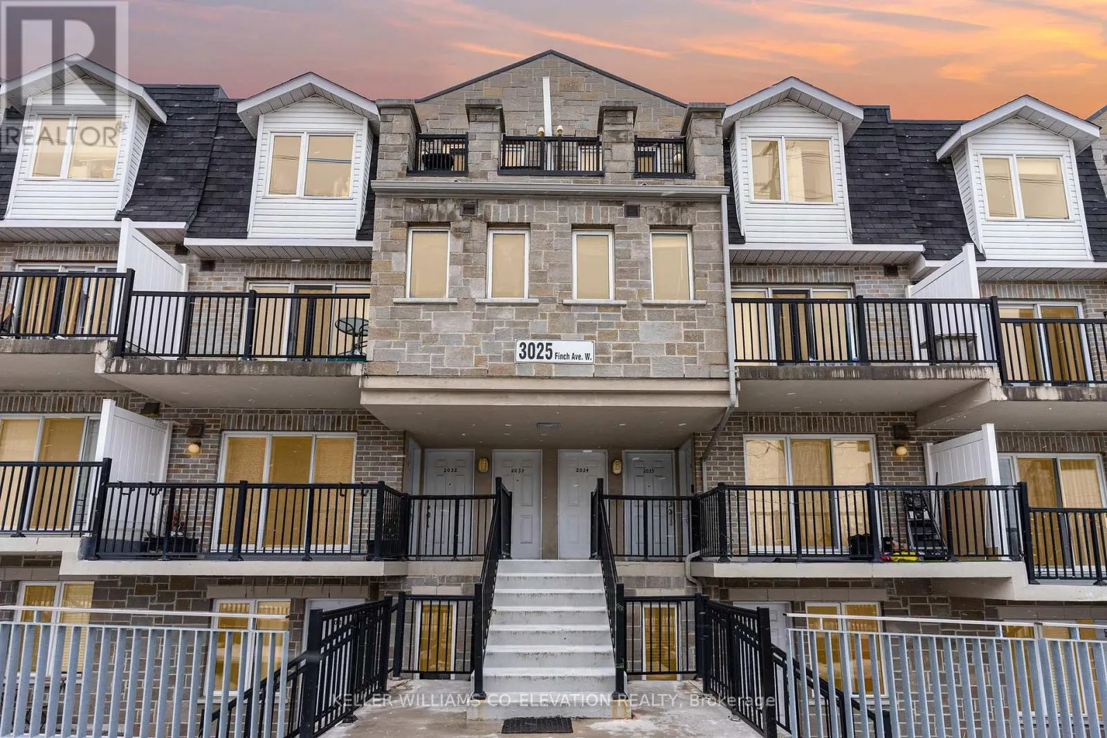 Row / Townhouse for rent: 2034 - 3025 Finch Avenue W, Toronto, Ontario M9M 0A2