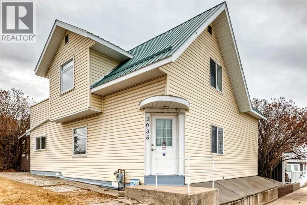 House for rent: 2035 20th Avenue, Bowden, Alberta T0M 0K0