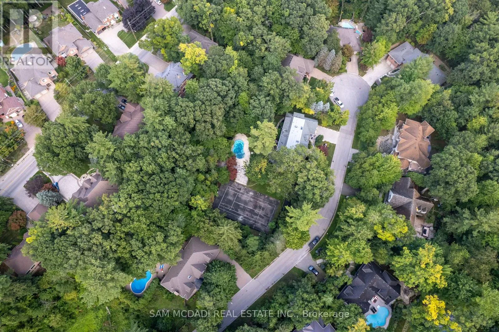 2035 Heartwood Court, Mississauga, Ontario L5C 4P7