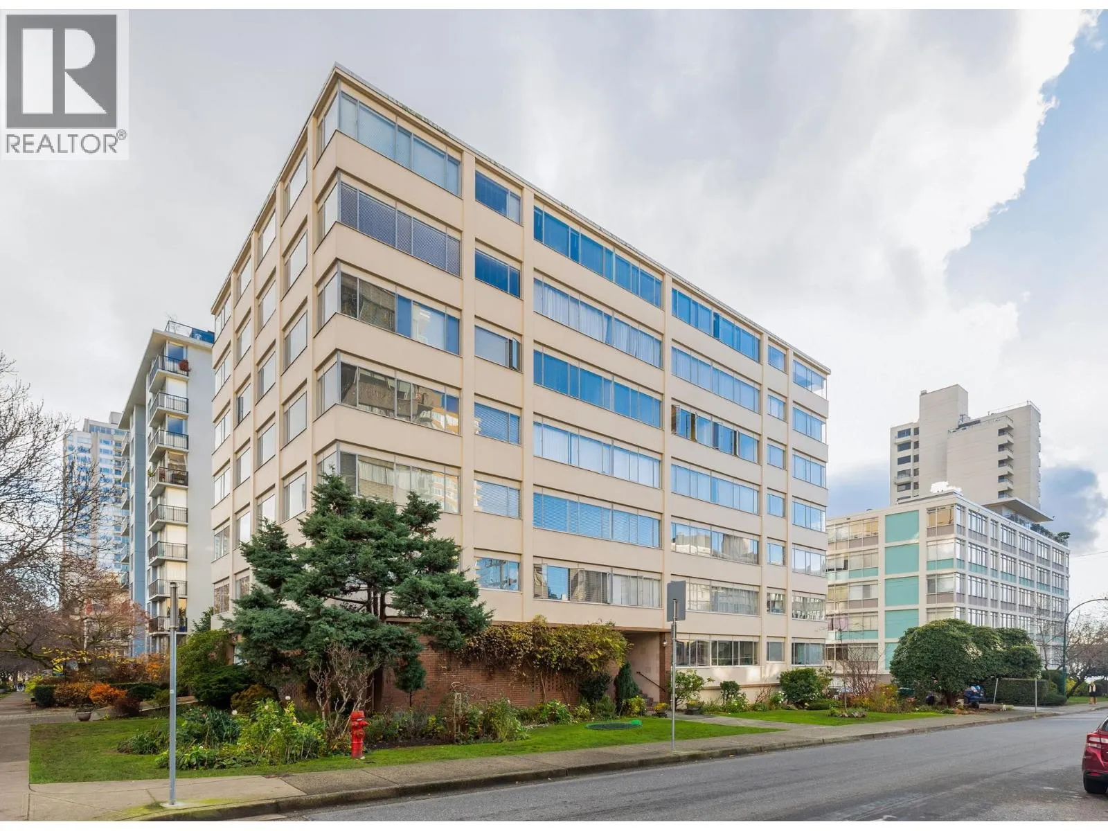 Apartment for rent: 204 1050 Chilco Street, Vancouver, British Columbia V6G 2R8