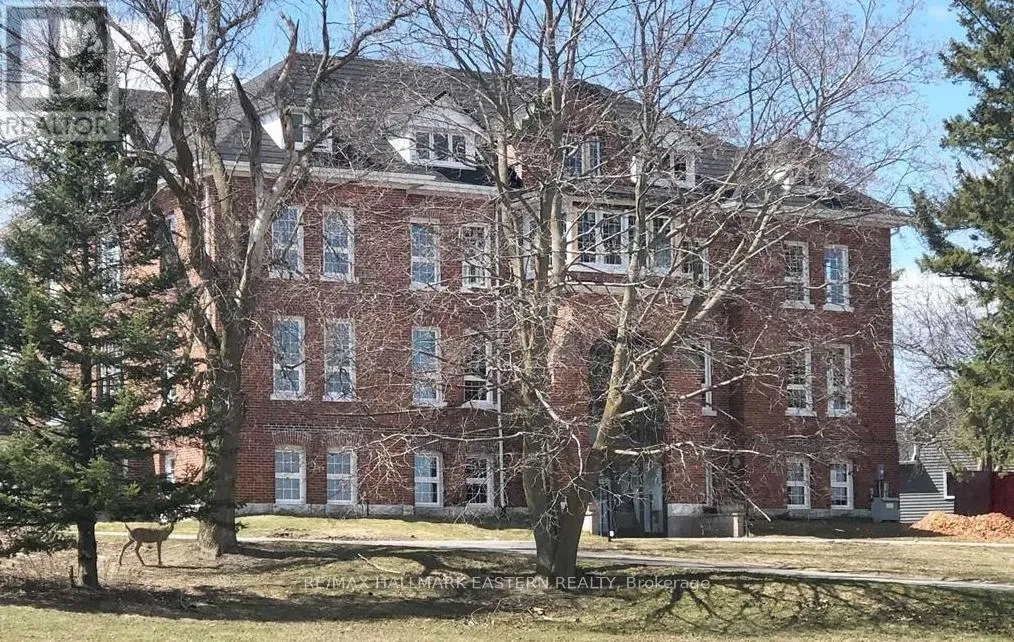 Other for rent: 204 - 1354 Young's Point Road, Selwyn, Ontario K0L 2H0