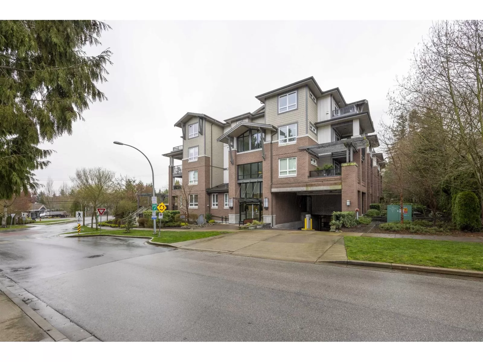 Apartment for rent: 204 15188 29a Avenue, Surrey, British Columbia V4P 1H1