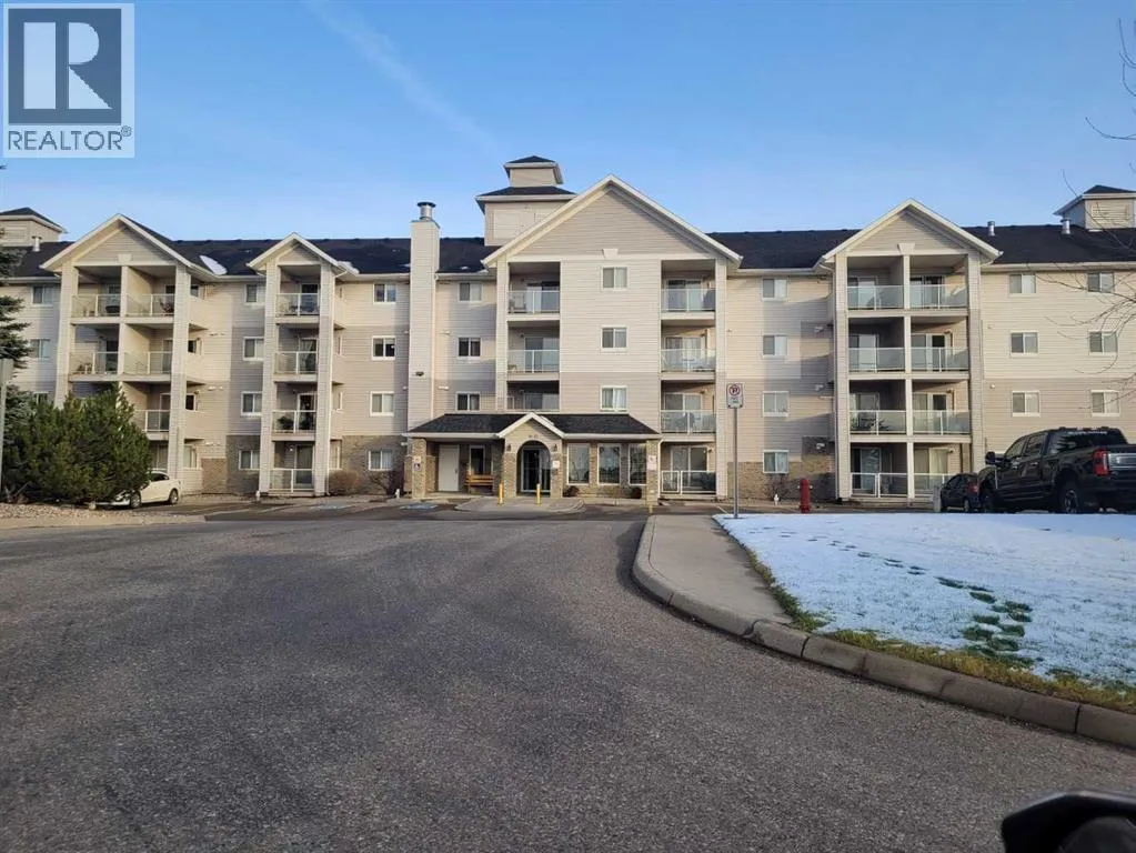 Apartment for rent: 204, 1632 Saamis Drive Nw, Medicine Hat, Alberta T1C 4X3