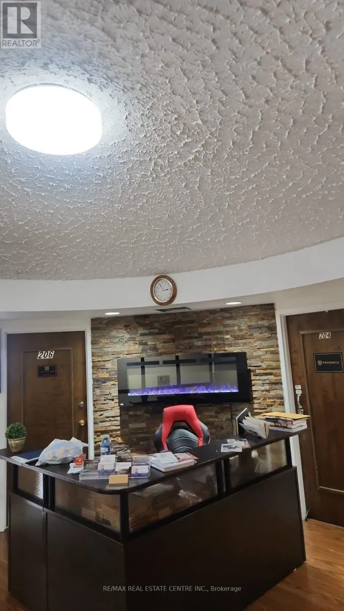 Offices for rent: 204 - 169 Dundas Street E, Mississauga, Ontario L4X 1L7