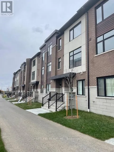Row / Townhouse for rent: 204 - 1695 Dersan Street, Pickering, Ontario L1X 0S9