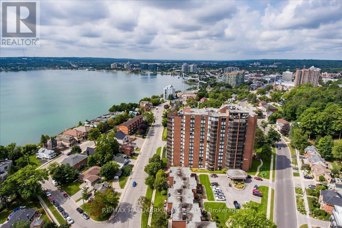 Apartment for rent: 204 - 181 Collier Street, Barrie, Ontario L4M 5L6