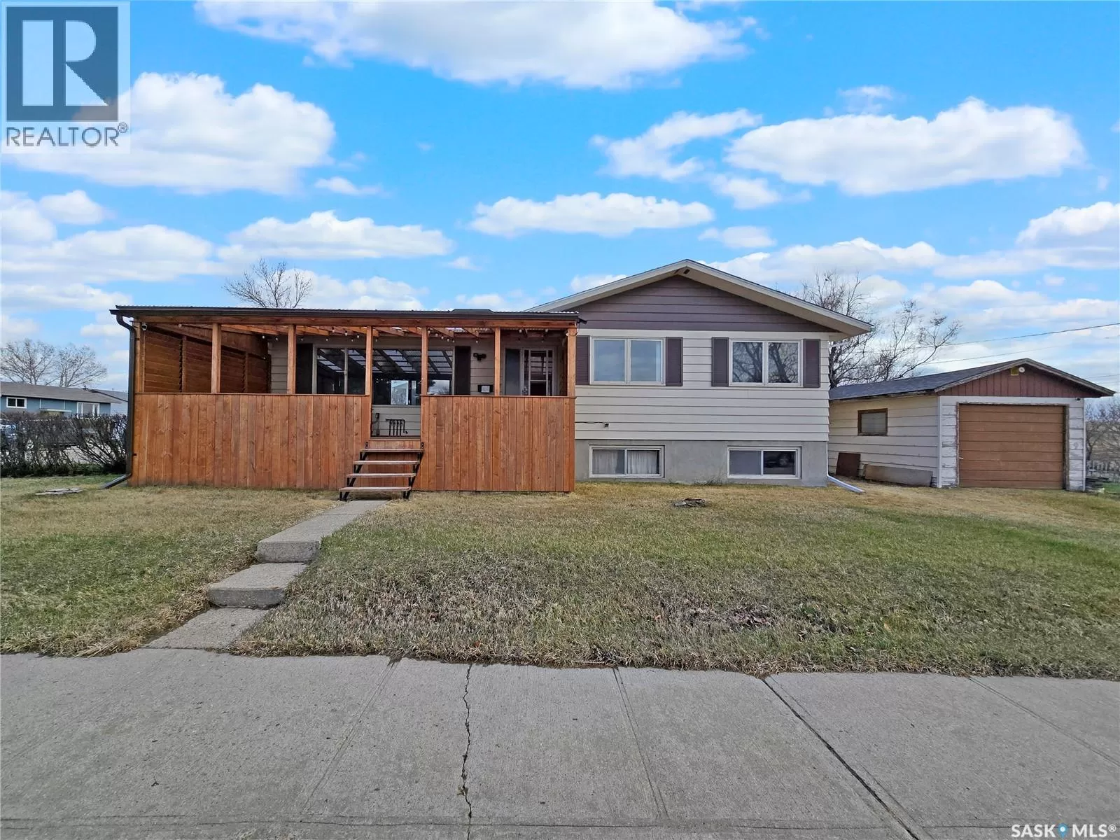 House for rent: 204 1st Avenue Sw, Swift Current, Saskatchewan S9H 3H3