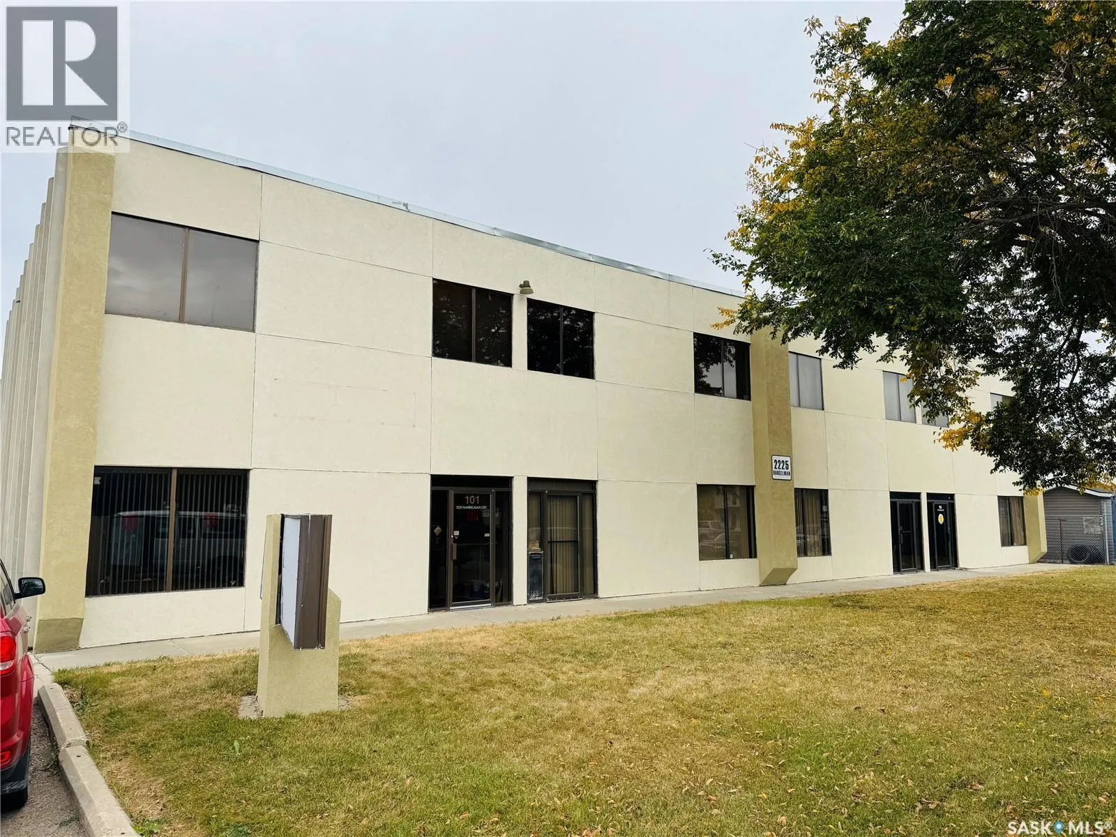 Offices for rent: 204 2225 Hanselman Court, Saskatoon, Saskatchewan S7L 6A8