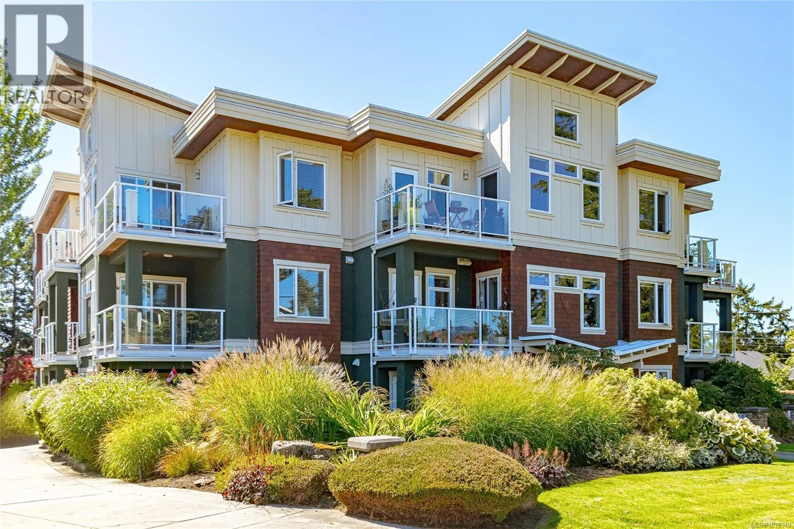 Apartment for rent: 204 2415 Amherst Ave, Sidney, British Columbia V8L 2H1