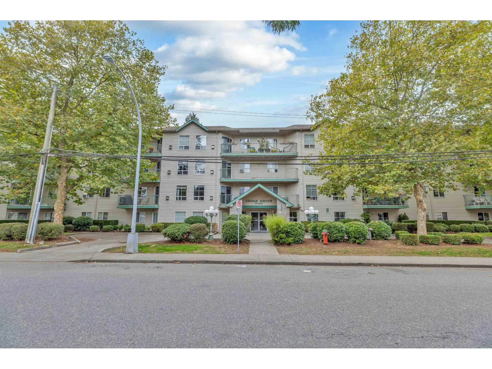 Apartment for rent: 204 2435 Center Street, Abbotsford, British Columbia V2T 2N4