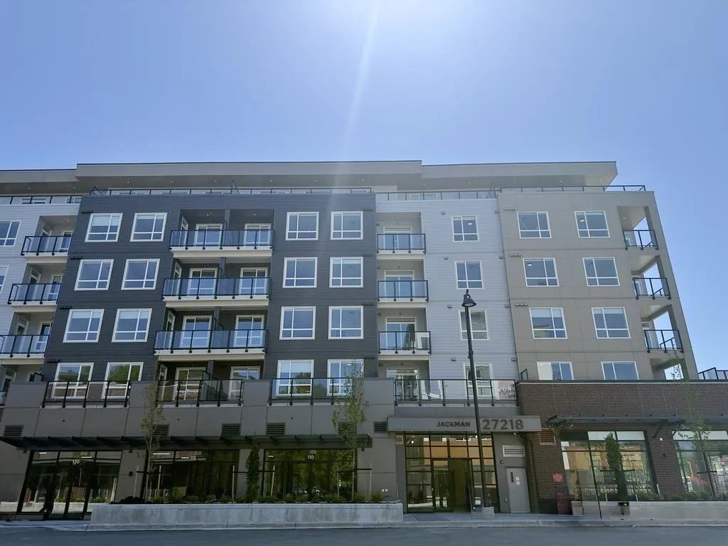 Apartment for rent: 204 27218 Aldergrove Town Centre Drive, Langley, British Columbia V4W 0E4