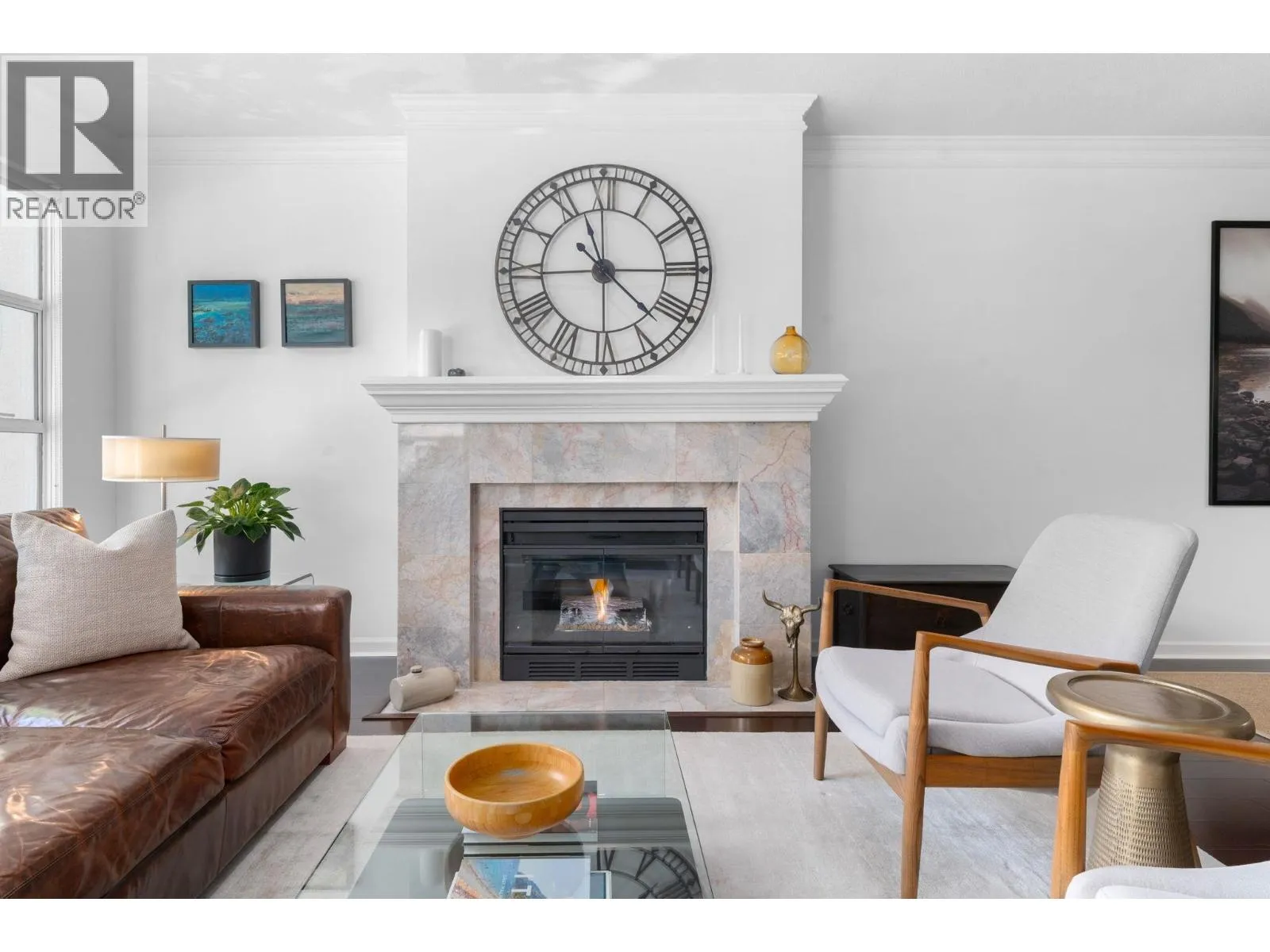 Apartment for rent: 204 3151 Woodbine Drive, North Vancouver, British Columbia V7R 2S4