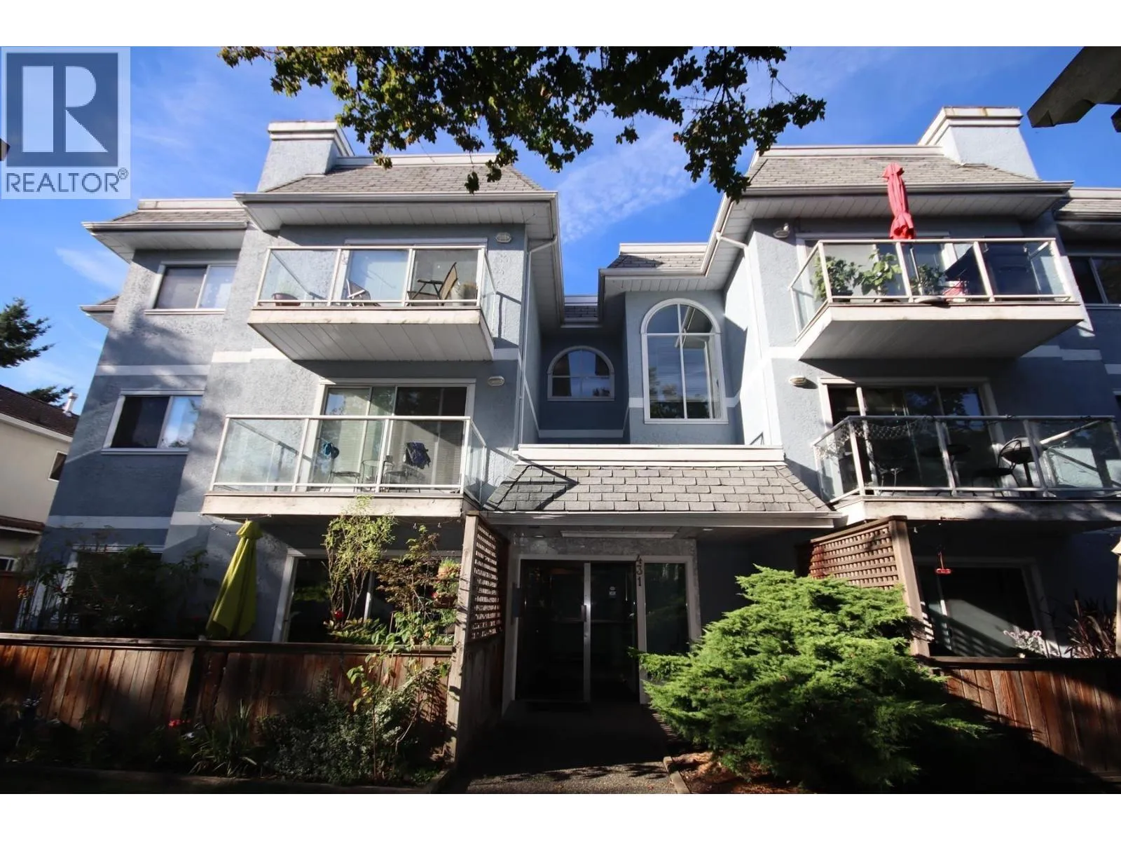 Apartment for rent: 204 431 E 44th Avenue, Vancouver, British Columbia V5W 1W2