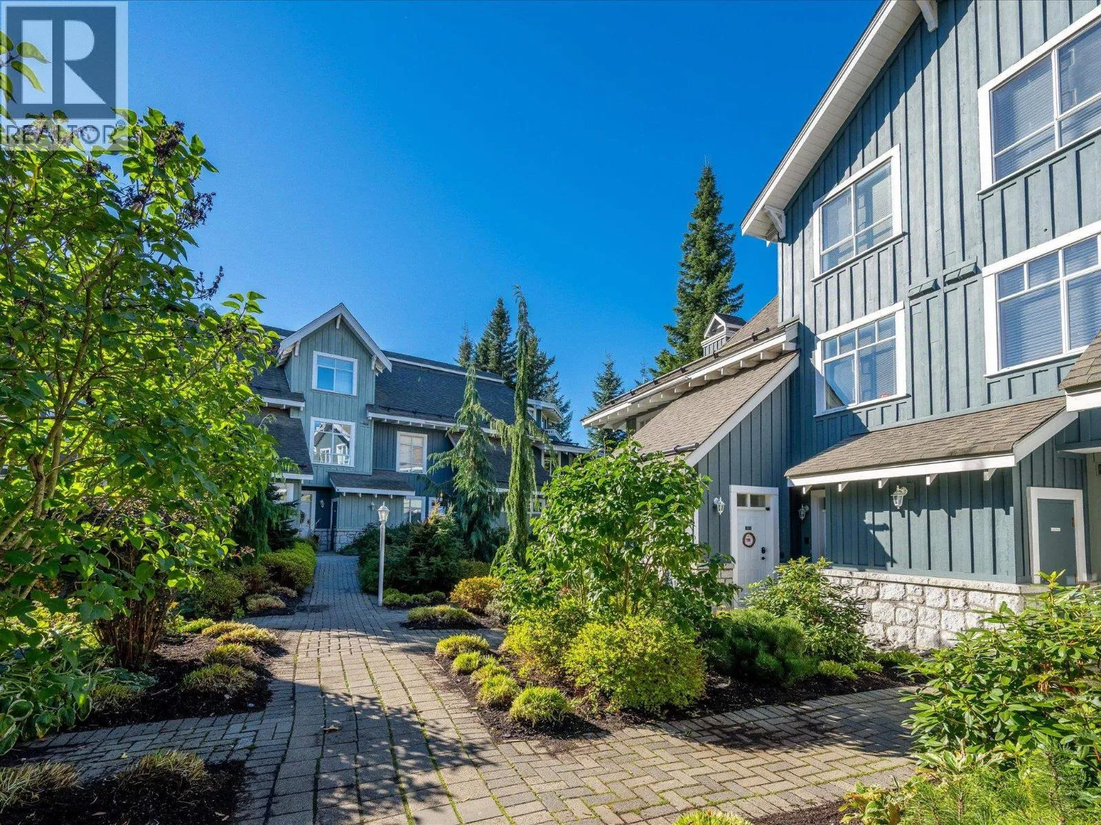 Apartment for rent: 204 4405 Blackcomb Way, Whistler, British Columbia V8E 0X7