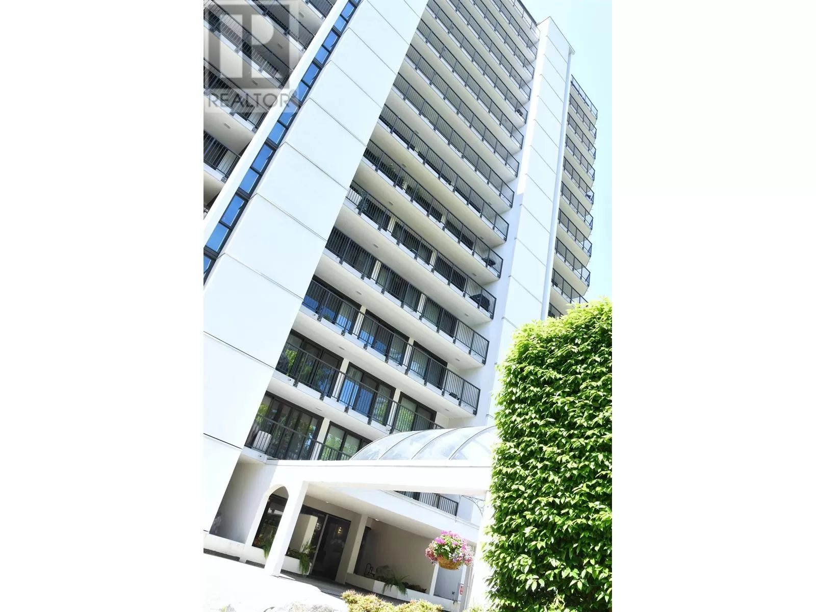 Apartment for rent: 204 6455 Willingdon Avenue, Burnaby, British Columbia V5H 4E4